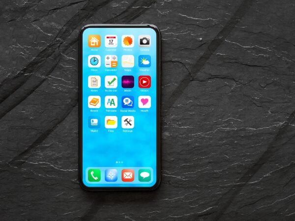 黒い背景にスマホ
