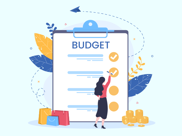 BUDGETと書かれた大きなバインダーにチェックを入れる女性
